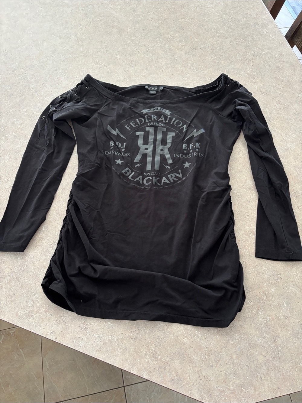 Black Long-Sleeve Graphic Women's Top ruched sides